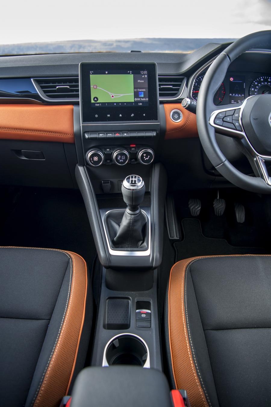 Интерьер Renault Captur Iconic 2019 года  (UK) (фото 33 из 40)